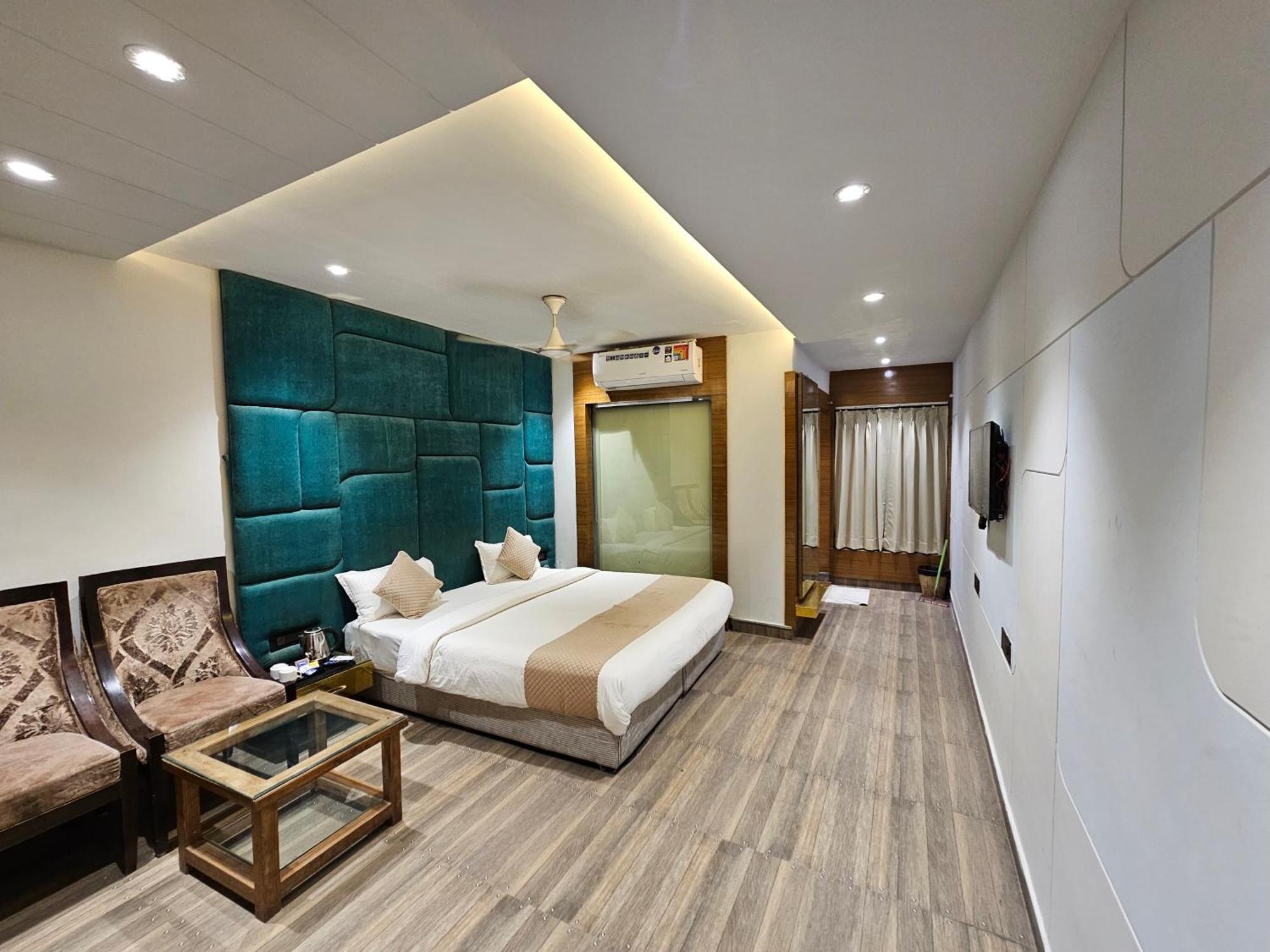 Hotel Mk Vivanta Gwalior Exterior photo