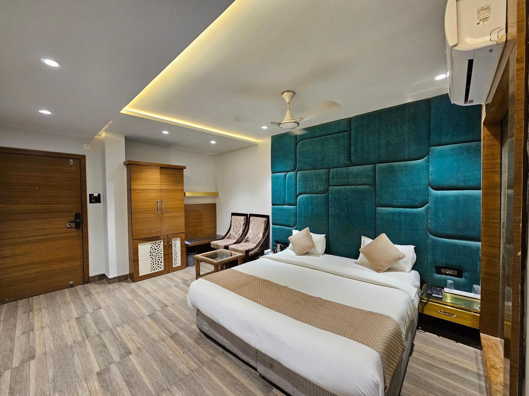 Hotel Mk Vivanta Gwalior Exterior photo