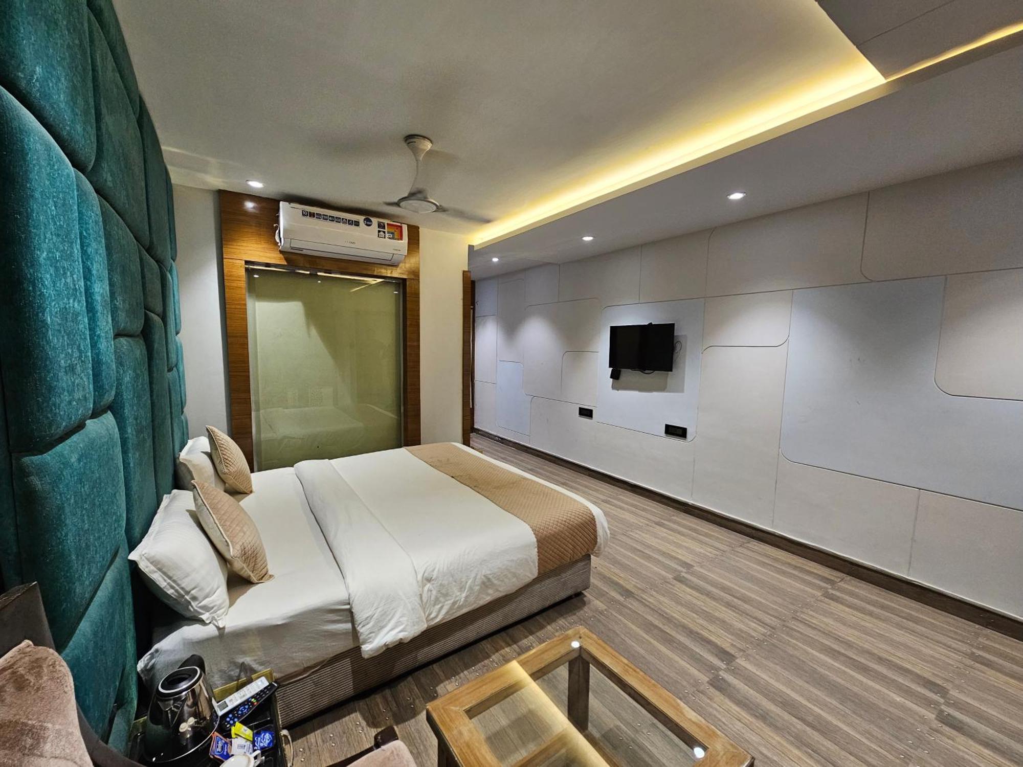 Hotel Mk Vivanta Gwalior Exterior photo