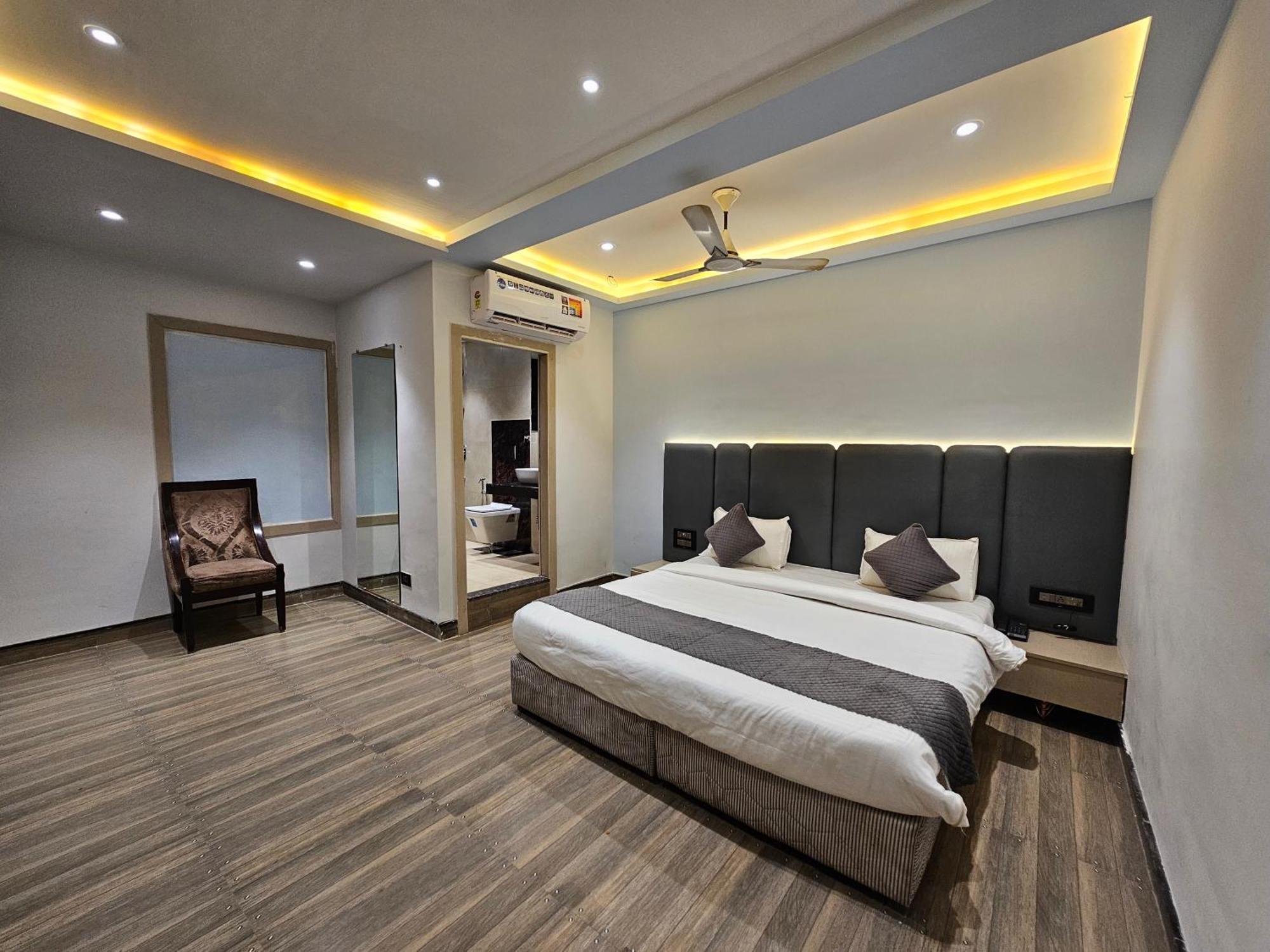 Hotel Mk Vivanta Gwalior Exterior photo