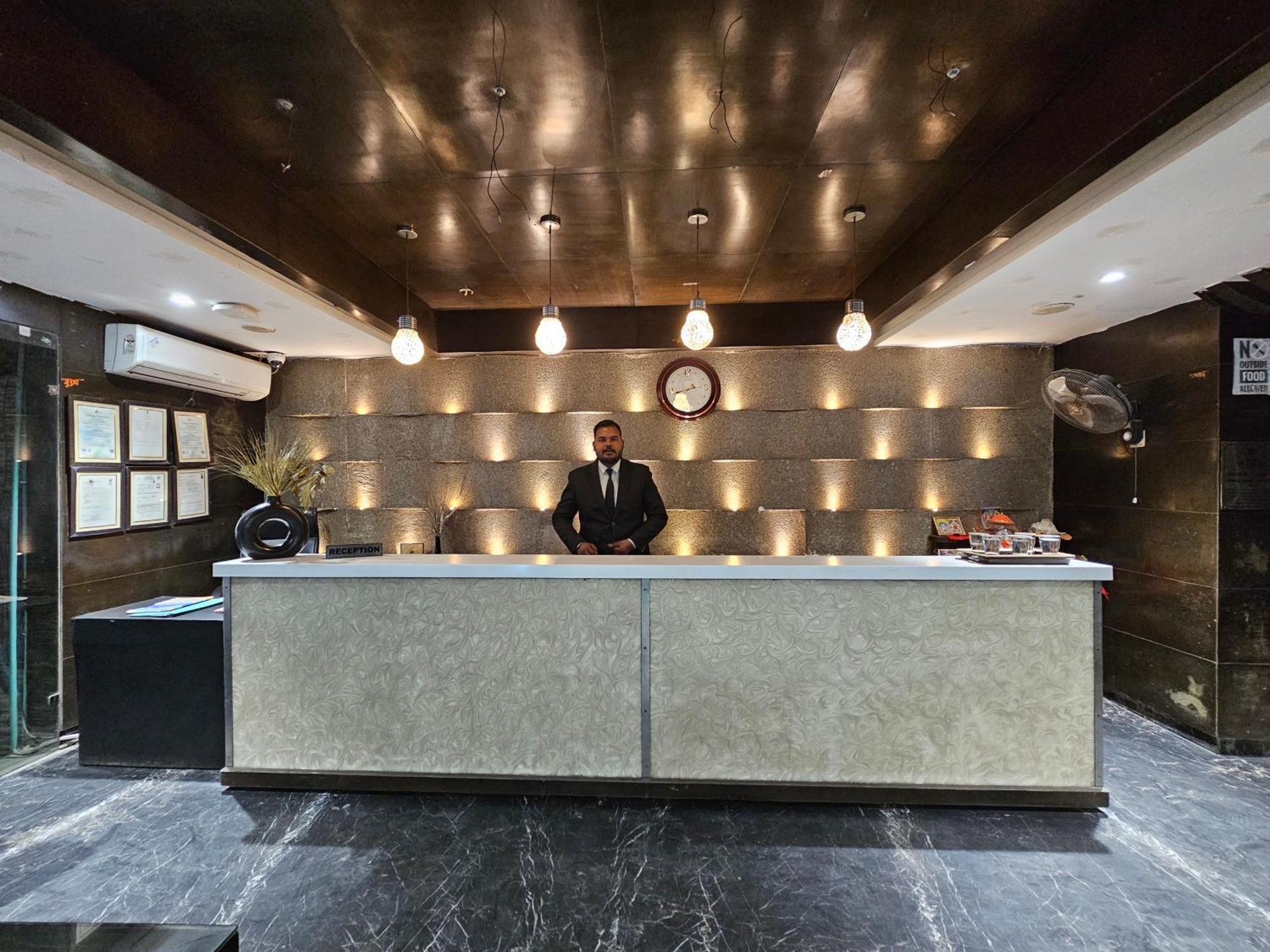Hotel Mk Vivanta Gwalior Exterior photo